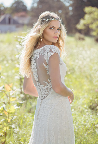 Boho Vintage Hochzeitskleid, erhältlich bei Zauberbraut in Zürich