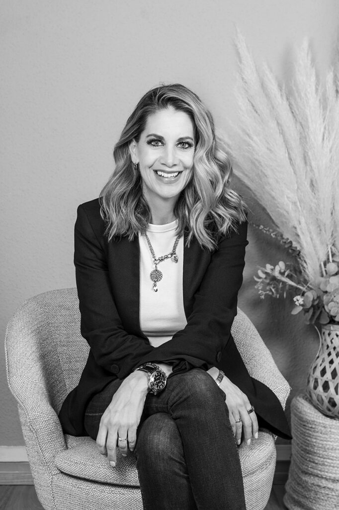 Foto von Nancy John, Brautmode Expertin aus Zürich