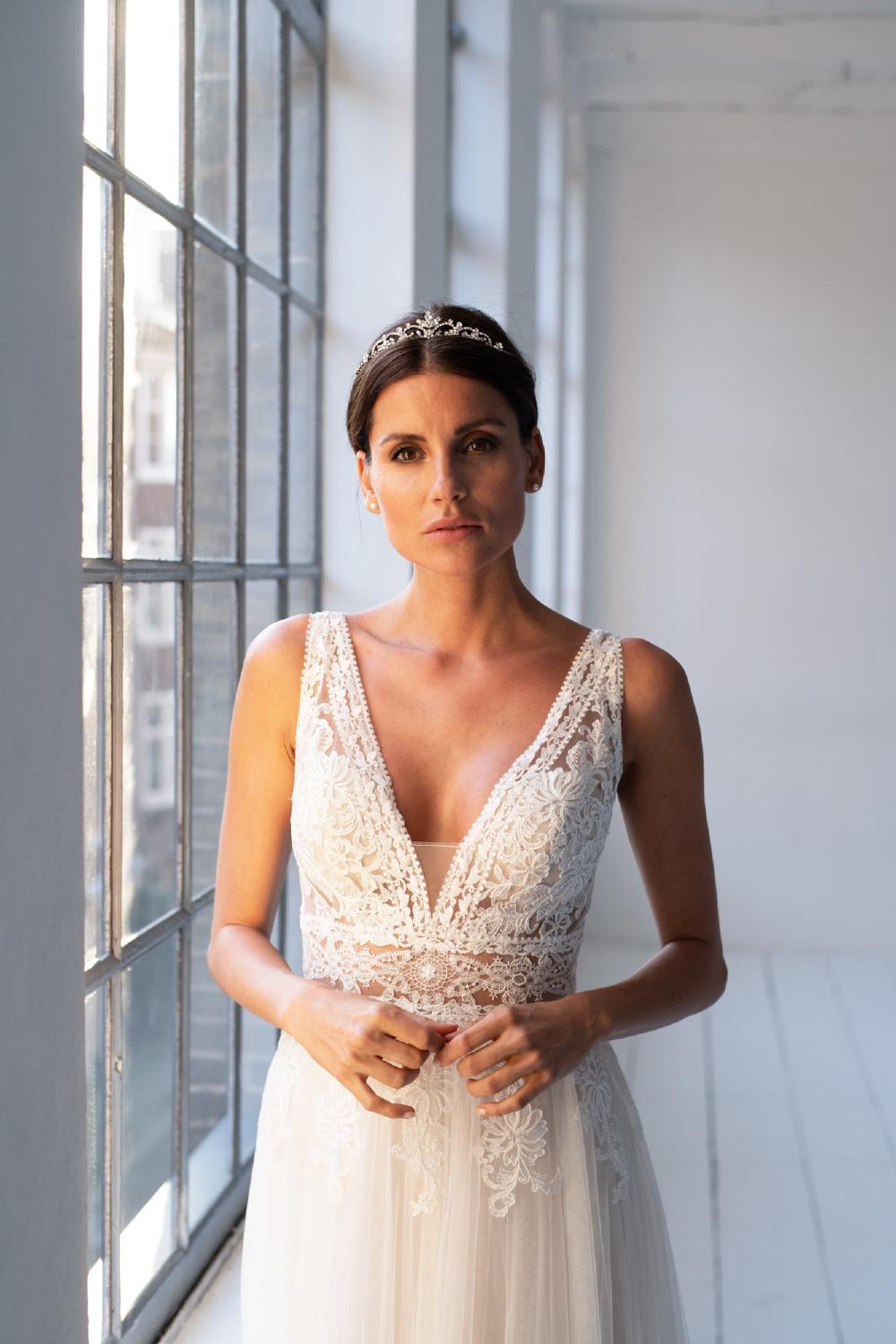 Diadem mit Strass, finde passende Brautaccessoires in Zürich bei Zauberbraut