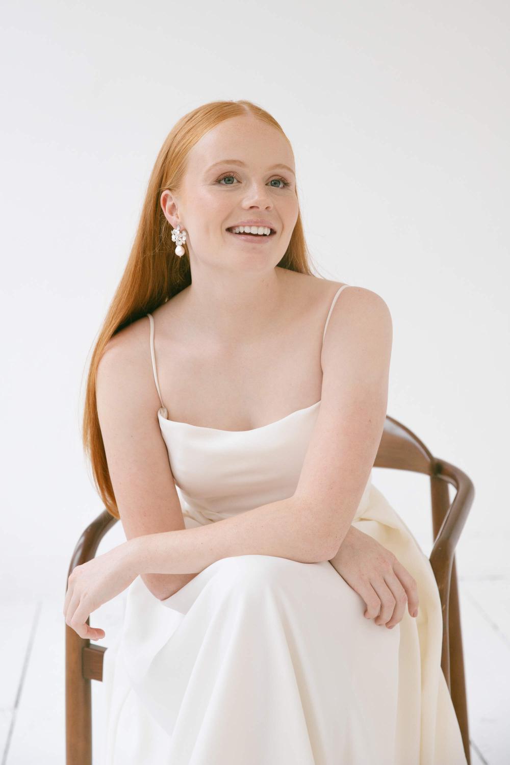 Hochzeitskleid fürs Standesamt, erhältlich bei Zauberbraut in Zürich